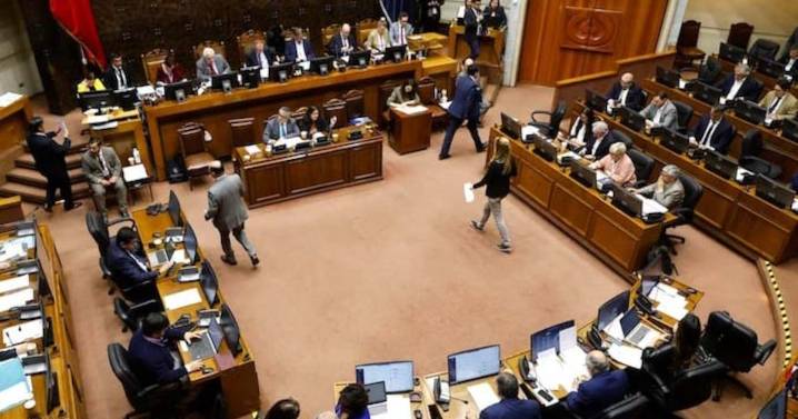 Senado aprueba indicación del Ejecutivo que fija multa por no asistir a votar y proyecto vuelve a la Cámara