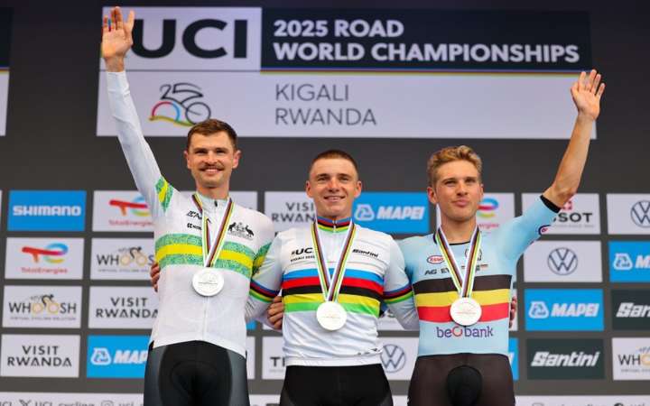 Remco Evenepoel se corona triple campeón mundial de contrarreloj