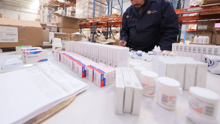Exige gobierno a empresas farmacéuticas lo “tomen en serio” y cumplan con entrega de medicamentos