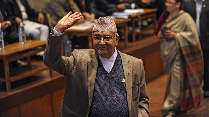 Manifestantes queman Parlamento en Nepal y renuncia primer ministro, tras represión de protestas