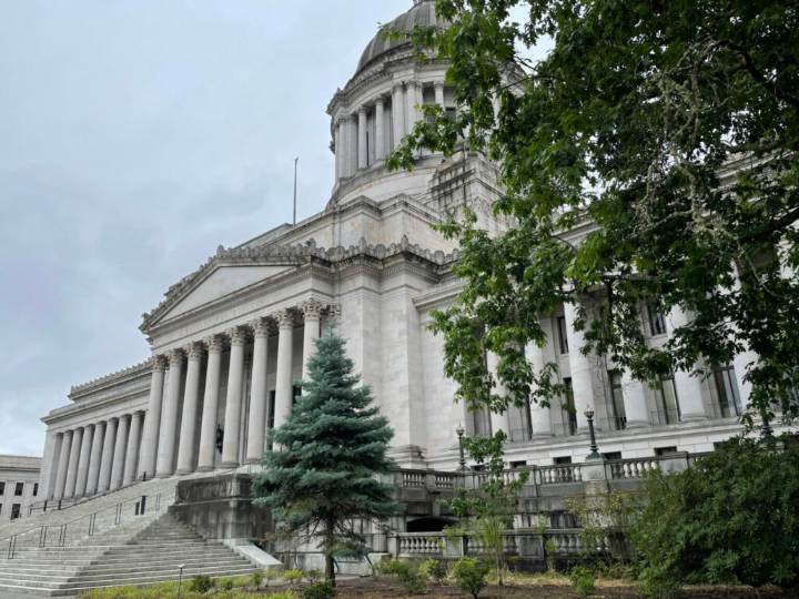 WA state workers OK new contract with retroactive pay hikes