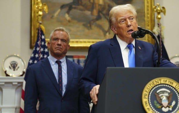 Liga Trump autismo con consumir Tylenol