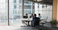Tres formas en que los hombres en puestos de liderazgo pueden crear lugares de trabajo equitativos