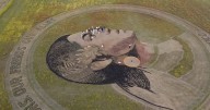Artista estadounidense rinde homenaje a la mujer indígena mexicana con obra monumental