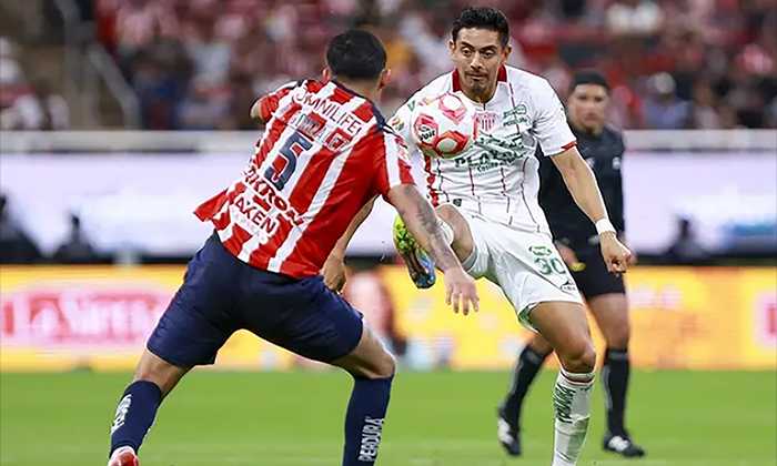 Chivas derrota a Necaxa por 3