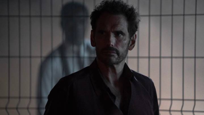 'The Fence' Review: Matt Dillon Leads Claire Denis's Stark, Stagy Film