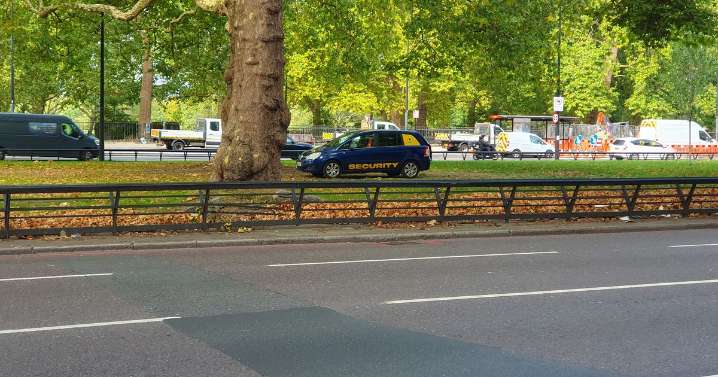 TfL security contractor patrolling Park Lane stops new homeless camps
