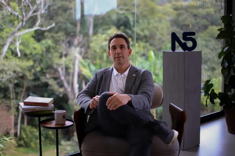 Julián Colombo, de una inversión con U$S100 a liderar una fintech global