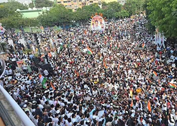 Students hold protest in Karnataka’s Dharwad, demand raising age limit for police recruitment