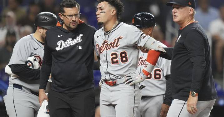 Tigers Báez leaves game against Marlins after fouling off a pitch that struck near his left eye