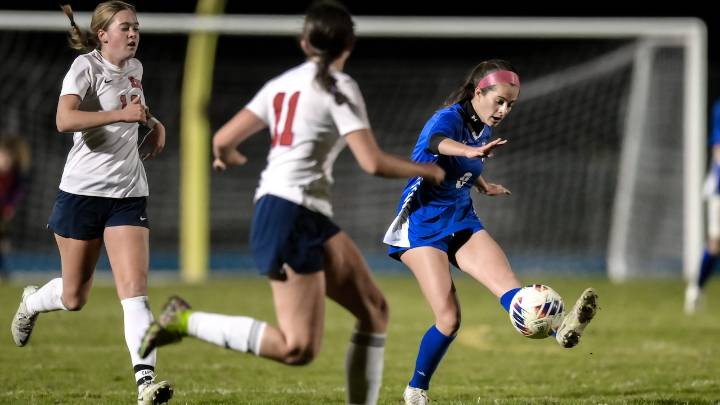 Passero nets game-winner for Hawthorne over Becton