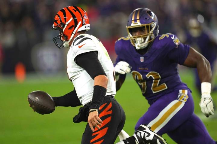 Deadspin | Ravens Pro Bowl DT Nnamdi Madubuike (neck) ruled out vs. Chiefs
