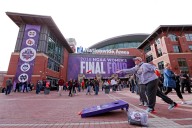 Deadspin | NCAA moving '28 Women's Final Four to Colts' stadium