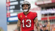 Buccaneers WR Mike Evans angrily limps to locker room with hamstring injury vs. Jets