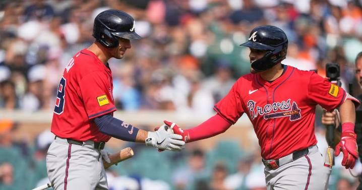 Late rally helps Braves win seventh in a row