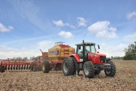 La tensión electoral y la volatilidad del tipo de cambio derrumbaron casi 45% el mercado automotor de maquinaria agrícola
