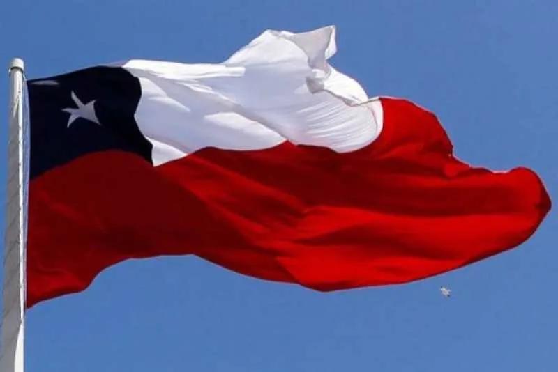 Carabineros recuerda la forma correcta de instalar la bandera en Fiestas Patrias