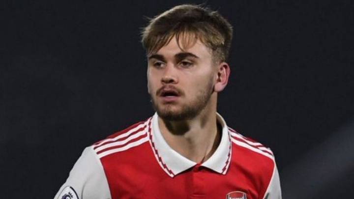Fallece futbolista Billy Vigar, formado en Arsenal, tras una “lesión cerebral importante”