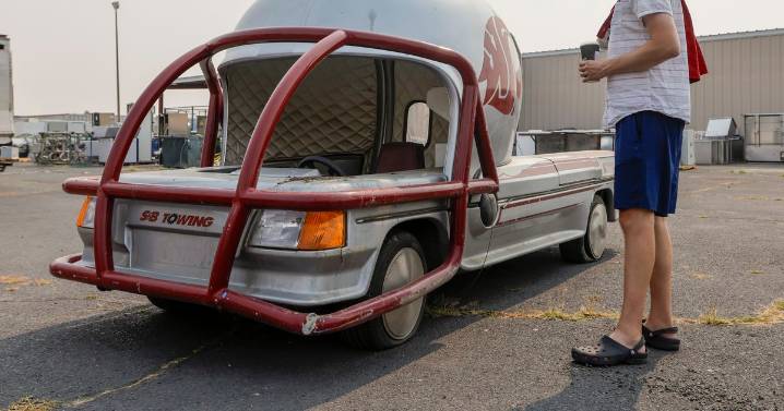 One-of-a-kind Washington State University football car fetches $8,000 at auction, Flatstick Pub owner places winning bid