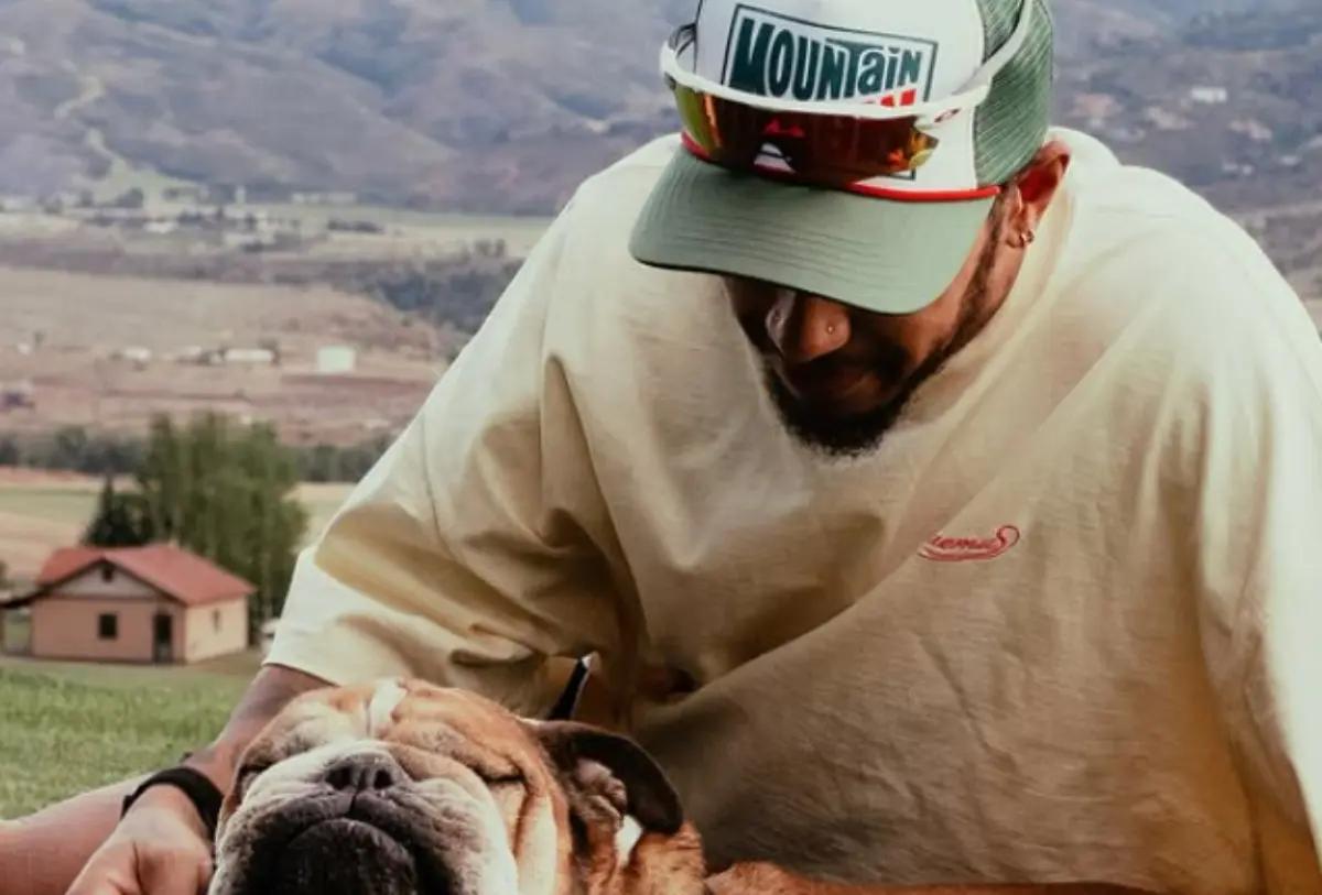 Hamilton anuncia la muerte de “Roscoe”, su perro y mejor amigo en la F1