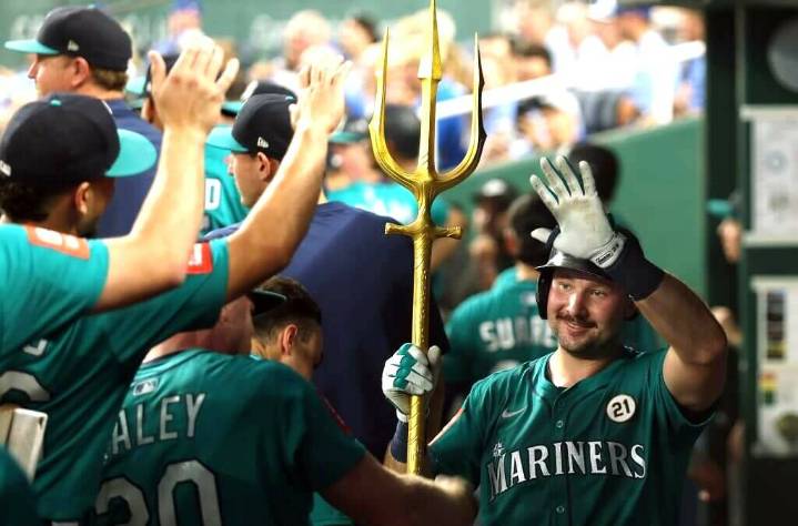 SEATTLE MARINERS: Cal Raleigh ties Ken Griffey Jr. with 55th, 56th home runs