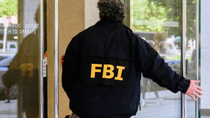 El FBI tiene imágenes del asesino de Charlie Kirk y el rifle que posiblemente usó