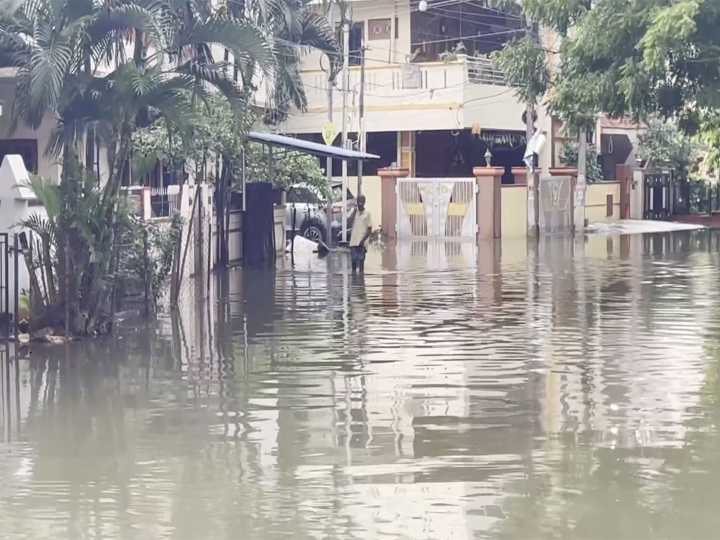 Telangana: Heavy rain causes waterlogging in Mithila Nagar Colony