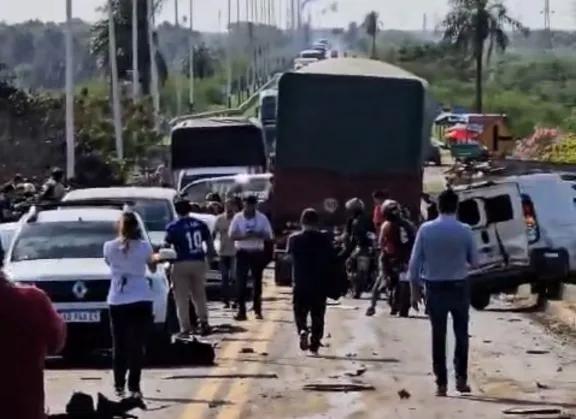 Impactante choque en cadena en el puente que conecta Corrientes y Chaco