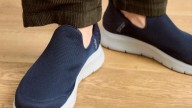 ¡Atención, hombres! Skechers está de rebajas: 10 zapatillas cómodas, bonitas y por menos de 50 € para empezar el otoño con buen pie