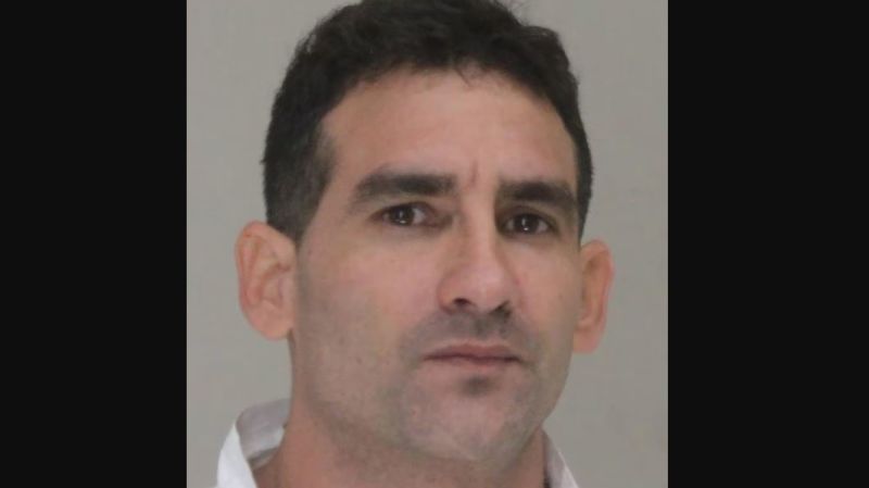 ICE pide la expulsión de hombre acusado de decapitar a otro con un machete en motel de Dallas