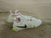 Oregon Ducks reveal ‘Mummy’ cleat that glows in the dark