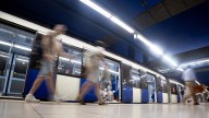 Un escocés tira de sorna para criticar lo que sucede en el Metro de Madrid: "Parece que tiene poderes"