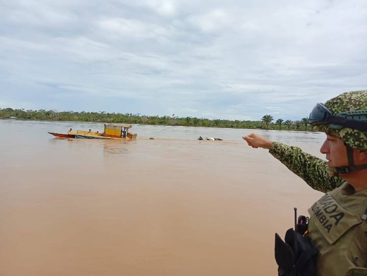 Armada rescató a 23 personas tras naufragio en el río Caguán, Caquetá