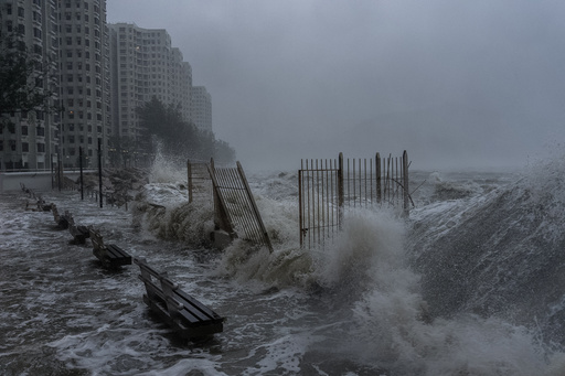 Tifón Ragasa azota Hong Kong y el sur de China con intensas lluvias y vientos