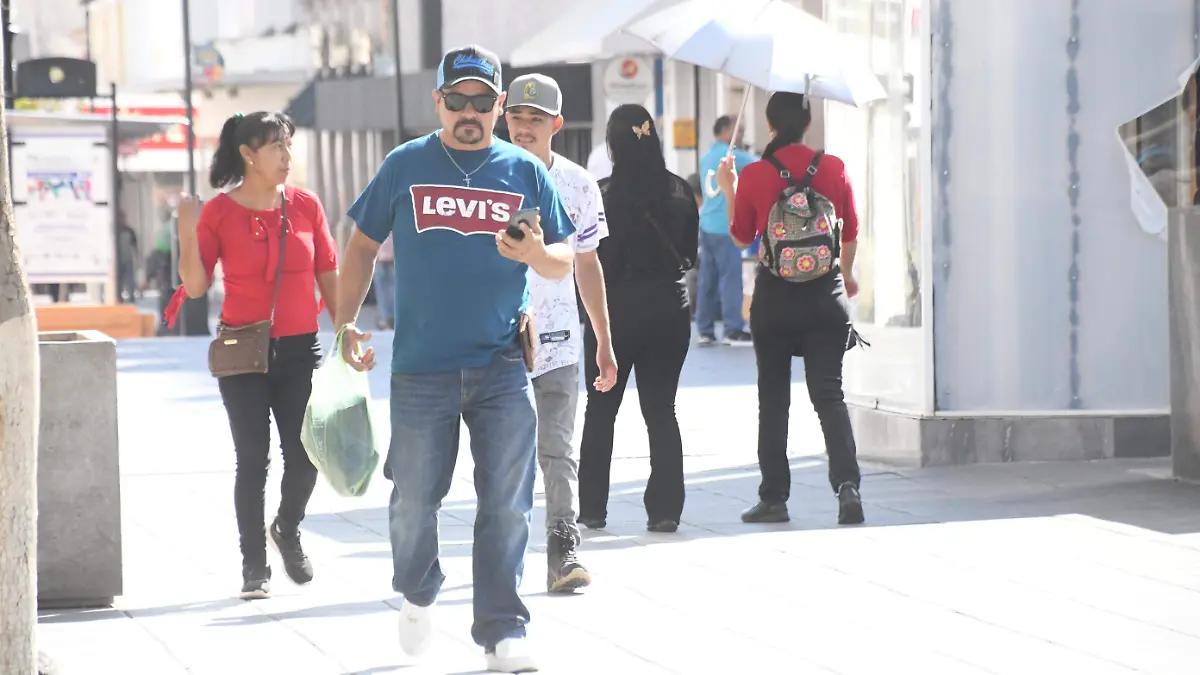 Línea de pobreza por ingresos creció un 3.4%; el salario por hogar, 9.1%