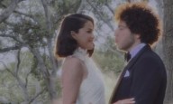La cantante Selena Gómez y el productor Benny Blanco se casan en California