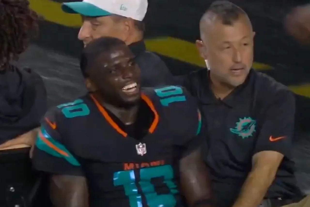 Sufre Tyreek Hill escalofriante lesión en el MNF