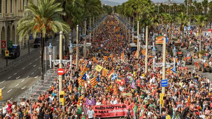 La manifestación independentista pincha: se desploma hasta los 28.000 asistentes, menos de la mitad que en 2024