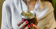 El yuyo para agregar al mate que calma el estrés, reduce la inflamación y ayuda a la digestión