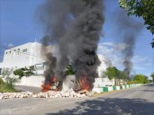 Destruyen normalistas de Ayotzinapa oficinas del Palacio de Justicia de Iguala