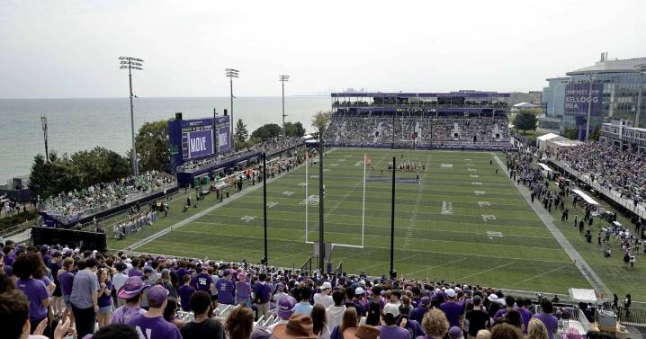 Paul Sullivan: A ‘different’ environment at Northwestern proves to be no obstacle for No. 4 Oregon in 34