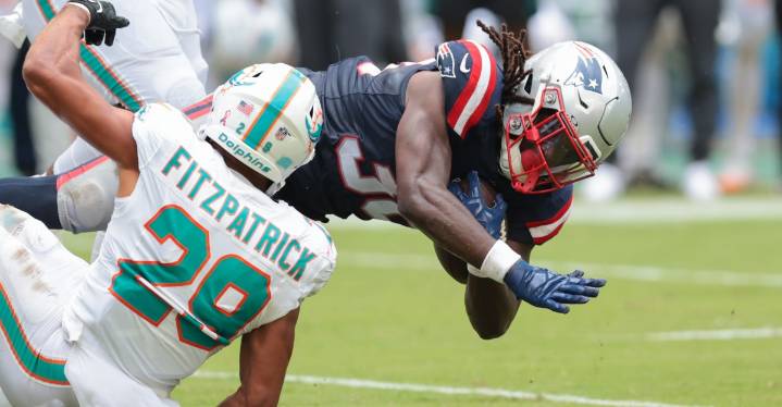 Rhamondre Stevenson has late father on his mind after standout outing against Dolphins