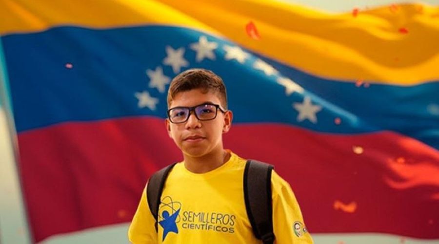 Joseph Pérez gana medalla de plata en Olimpiada Virtual de Matemáticas en México