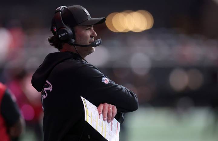 Deadspin | OC Zac Robinson in spotlight as Falcons enter bye week
