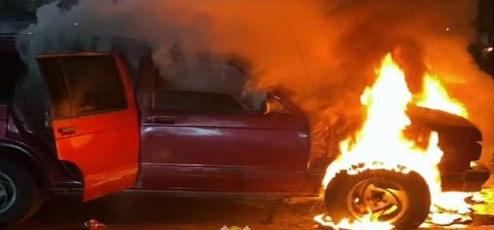 Carabobo| Se incendió una camioneta en plena avenida por falla mecánica