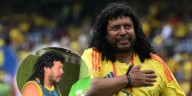 Doble de René Higuita invitó a la leyenda del fútbol a una plaza en Bucaramanga y esta fue su jocosa reacción: “Lo pongo a desgranar”