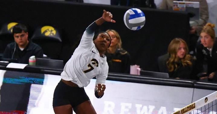 How Chard’e Vanzandt became leader, ‘Team Grandma’ for Hawkeyes in lone season at Iowa