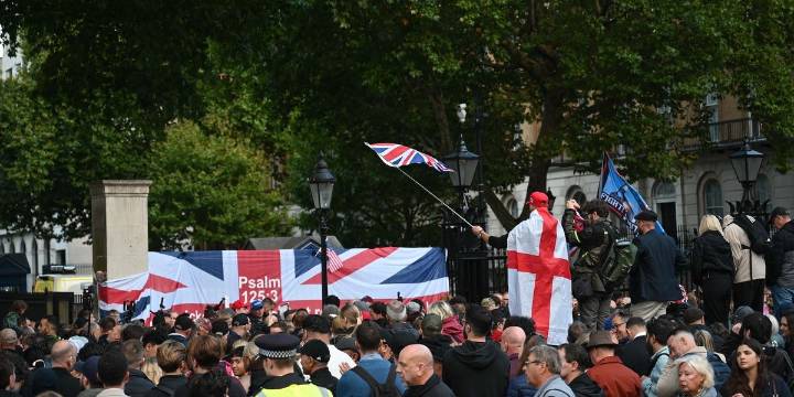 'Christ is king!' chants break out at large memorial for Charlie Kirk in London