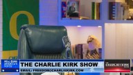 VIDEO: El programa de Charlie Kirk sale al aire con una silla vacía en su honor