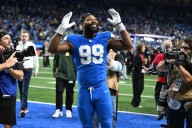 Eagles sign veteran pass rusher Za'Darius Smith